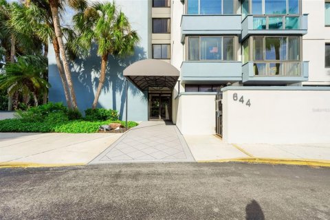Condo in Clearwater, Florida, 2 bedrooms  № 2380947 - photo 24