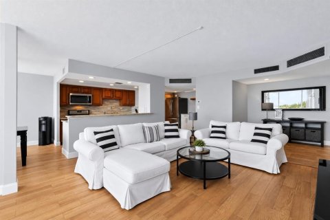 Condo in Clearwater, Florida, 2 bedrooms  № 2380947 - photo 4