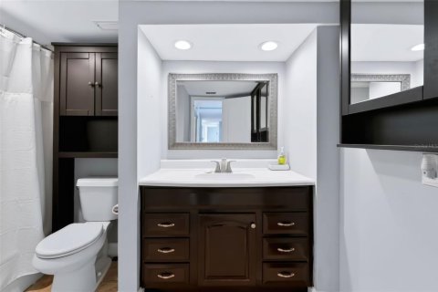 Condo in Clearwater, Florida, 2 bedrooms  № 2380947 - photo 18