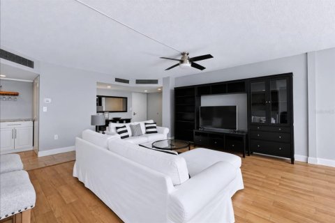 Condo in Clearwater, Florida, 2 bedrooms  № 2380947 - photo 5