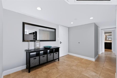 Condo in Clearwater, Florida, 2 bedrooms  № 2380947 - photo 13