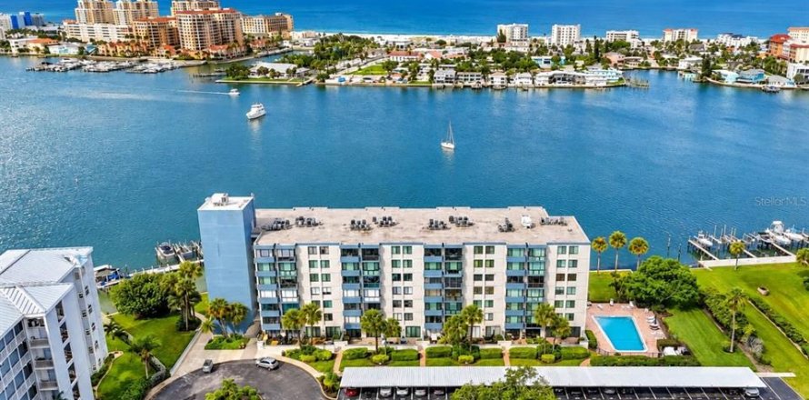 Condo in Clearwater, Florida, 2 bedrooms  № 2380947