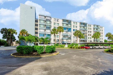 Condo in Clearwater, Florida, 2 bedrooms  № 2380947 - photo 29