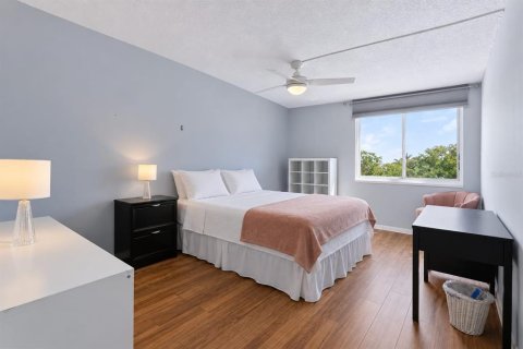 Condo in Clearwater, Florida, 2 bedrooms  № 2380947 - photo 17