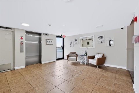 Condo in Clearwater, Florida, 2 bedrooms  № 2380947 - photo 25