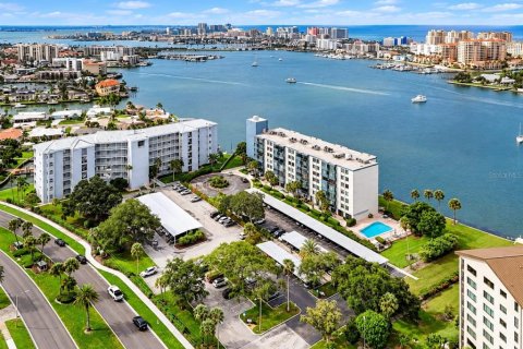 Condo in Clearwater, Florida, 2 bedrooms  № 2380947 - photo 27