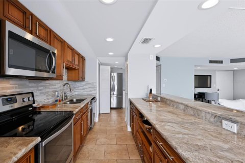 Condo in Clearwater, Florida, 2 bedrooms  № 2380947 - photo 11
