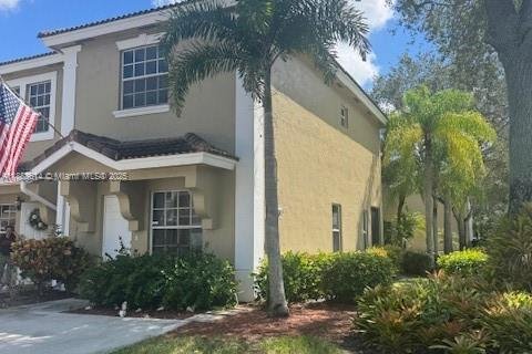 Touwnhouse à louer à Pembroke Pines, Floride: 2 chambres, 104.05 m2 № 1938807 - photo 1