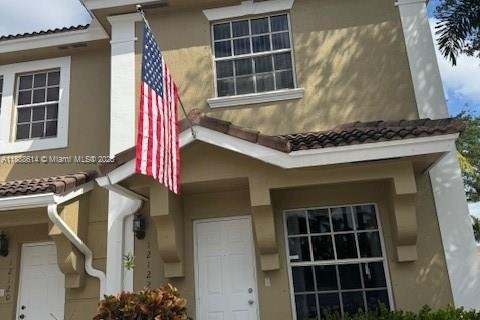 Adosado en alquiler en Pembroke Pines, Florida, 2 dormitorios, 104.05 m2 № 1938807 - foto 2