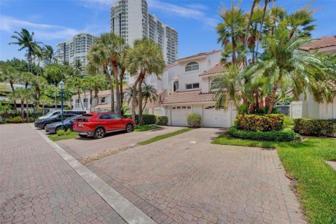 Adosado en venta en Aventura, Florida, 3 dormitorios, 176.33 m2 № 1937583 - foto 29