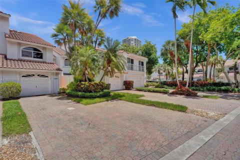 Townhouse in Aventura, Florida 3 bedrooms, 176.33 sq.m. № 1937583 - photo 1