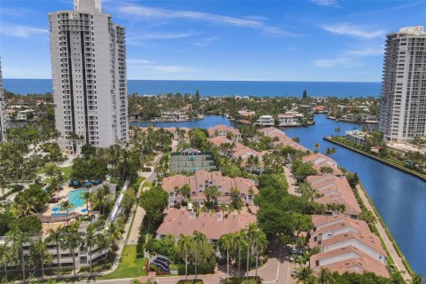 Adosado en venta en Aventura, Florida, 3 dormitorios, 176.33 m2 № 1937583 - foto 4