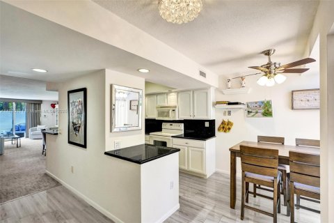 Townhouse in Aventura, Florida 3 bedrooms, 176.33 sq.m. № 1937583 - photo 9