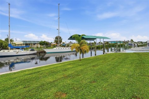 Villa ou maison à vendre à Port Charlotte, Floride: 3 chambres, 309.46 m2 № 2418531 - photo 4