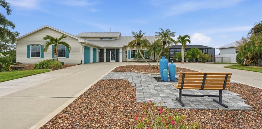 Villa ou maison à Port Charlotte, Floride 3 chambres, 309.46 m2 № 2418531