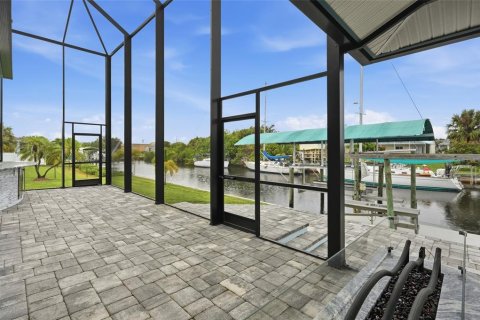 Villa ou maison à vendre à Port Charlotte, Floride: 3 chambres, 309.46 m2 № 2418531 - photo 17