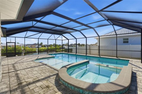 Villa ou maison à vendre à Port Charlotte, Floride: 3 chambres, 309.46 m2 № 2418531 - photo 3