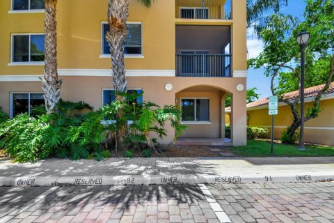 Condo in Hypoluxo, Florida, 2 bedrooms  № 2421585 - photo 30