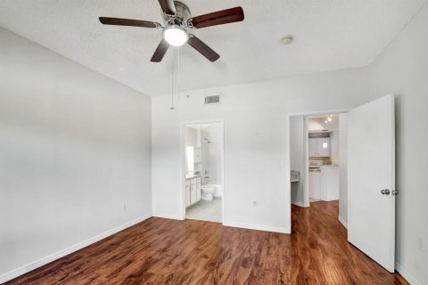 Condo in Hypoluxo, Florida, 2 bedrooms  № 2421585 - photo 17