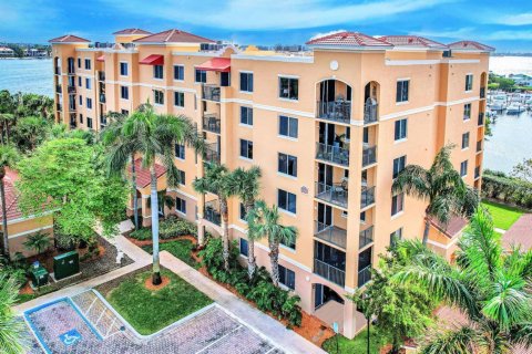 Condo in Hypoluxo, Florida, 2 bedrooms  № 2421585 - photo 2
