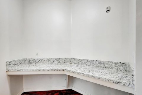 Condo in Hypoluxo, Florida, 2 bedrooms  № 2421585 - photo 14