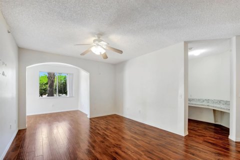 Condo in Hypoluxo, Florida, 2 bedrooms  № 2421585 - photo 8