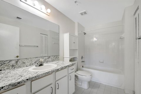 Condo in Hypoluxo, Florida, 2 bedrooms  № 2421585 - photo 18
