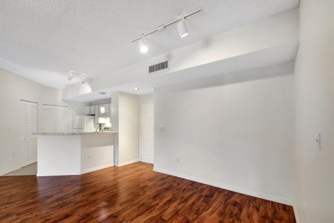 Condo in Hypoluxo, Florida, 2 bedrooms  № 2421585 - photo 7