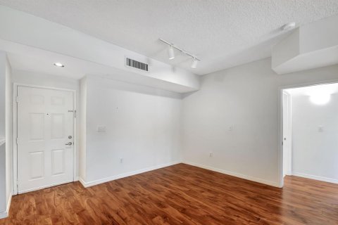 Condo in Hypoluxo, Florida, 2 bedrooms  № 2421585 - photo 6