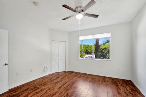 Condo in Hypoluxo, Florida, 2 bedrooms  № 2421585 - photo 16
