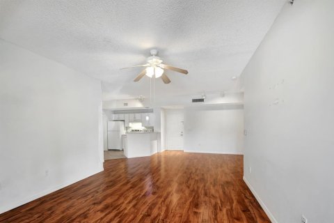 Condo in Hypoluxo, Florida, 2 bedrooms  № 2421585 - photo 10