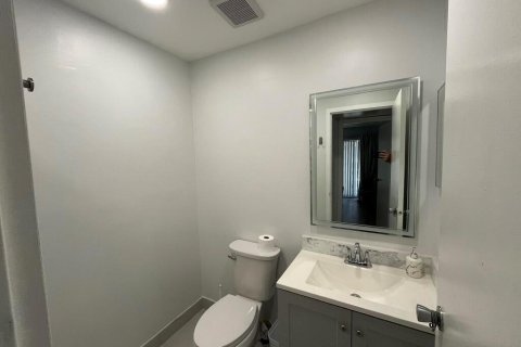 Condo in Delray Beach, Florida, 2 bedrooms № 2245637 - photo 13