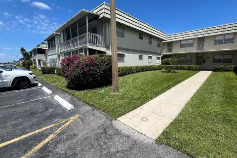 Condo in Delray Beach, Florida, 2 bedrooms № 2245637 - photo 16