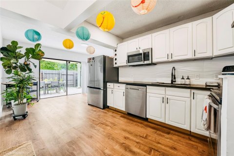 Townhouse in Miami, Florida 3 bedrooms, 117.43 sq.m. № 1813831 - photo 5