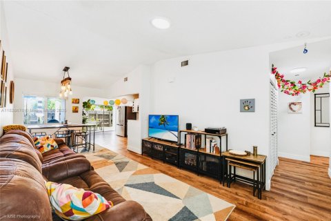 Townhouse in Miami, Florida 3 bedrooms, 117.43 sq.m. № 1813831 - photo 25