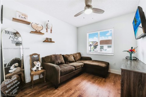 Townhouse in Miami, Florida 3 bedrooms, 117.43 sq.m. № 1813831 - photo 28