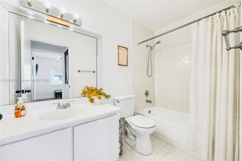 Townhouse in Miami, Florida 3 bedrooms, 117.43 sq.m. № 1813831 - photo 13