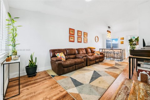 Townhouse in Miami, Florida 3 bedrooms, 117.43 sq.m. № 1813831 - photo 2