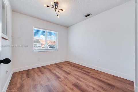 Townhouse in Miami, Florida 3 bedrooms, 117.43 sq.m. № 1813831 - photo 19