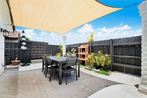 Townhouse in Miami, Florida 3 bedrooms, 117.43 sq.m. № 1813831 - photo 8