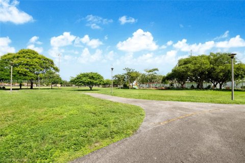Townhouse in Miami, Florida 3 bedrooms, 117.43 sq.m. № 1813831 - photo 22