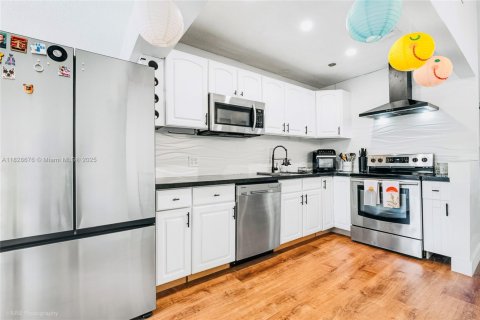 Townhouse in Miami, Florida 3 bedrooms, 117.43 sq.m. № 1813831 - photo 4