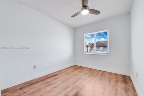 Townhouse in Miami, Florida 3 bedrooms, 117.43 sq.m. № 1813831 - photo 18