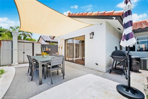 Townhouse in Miami, Florida 3 bedrooms, 117.43 sq.m. № 1813831 - photo 7