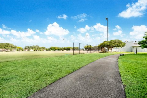 Townhouse in Miami, Florida 3 bedrooms, 117.43 sq.m. № 1813831 - photo 23