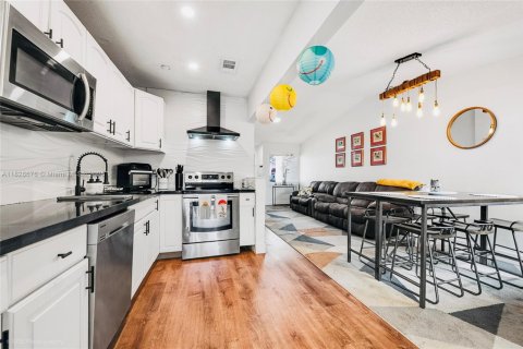 Townhouse in Miami, Florida 3 bedrooms, 117.43 sq.m. № 1813831 - photo 3