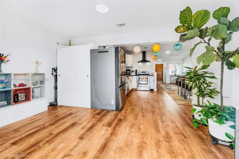 Townhouse in Miami, Florida 3 bedrooms, 117.43 sq.m. № 1813831 - photo 6
