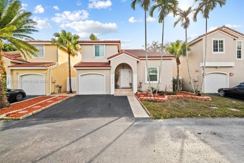 Купить виллу или дом в Санрайз, Флорида 3 спальни, 142.05м2, № 2049304 - фото 1