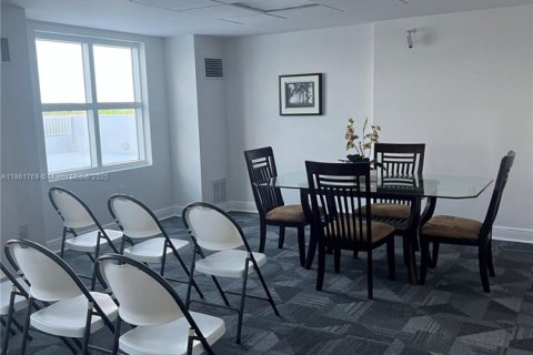 Condo in Miami, Florida, 2 bedrooms № 1892299 - photo 21