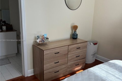 Condo in Miami, Florida, 2 bedrooms № 1892299 - photo 15
